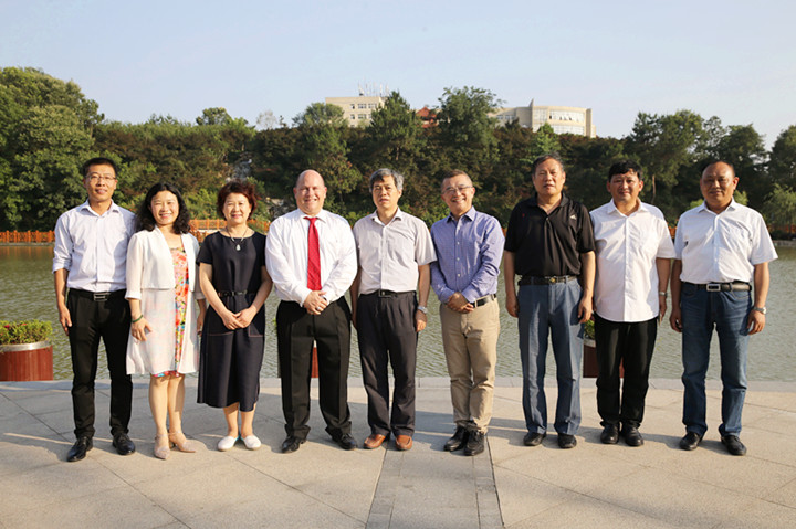 AT8V4548.JPG AT8V4548.JPG